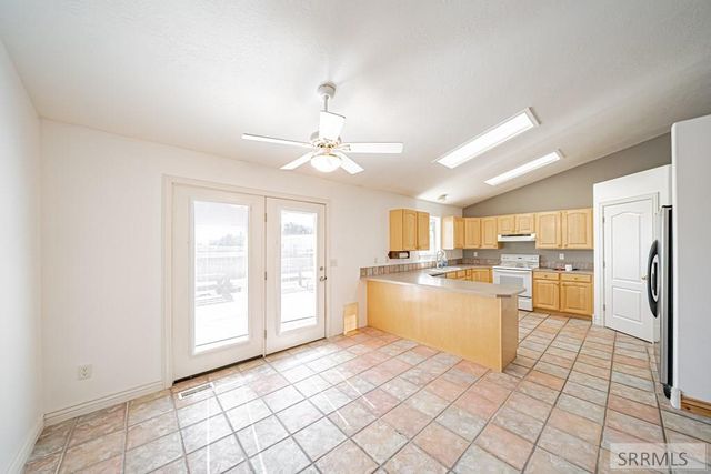 1232 Charlynn Way, Blackfoot, ID 83221