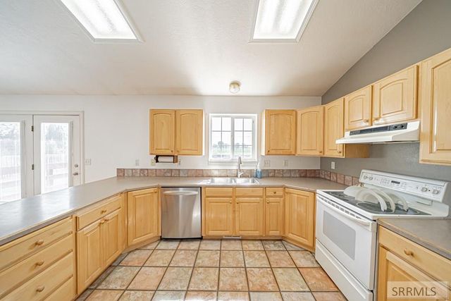 1232 Charlynn Way, Blackfoot, ID 83221