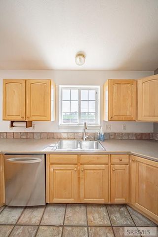 1232 Charlynn Way, Blackfoot, ID 83221