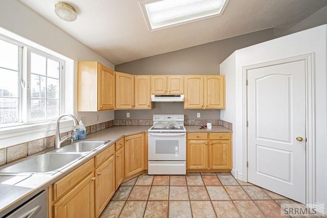 1232 Charlynn Way, Blackfoot, ID 83221