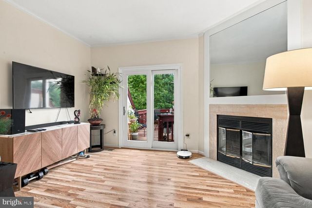 5927 DUNGENESS LN, Alexandria, VA 22315