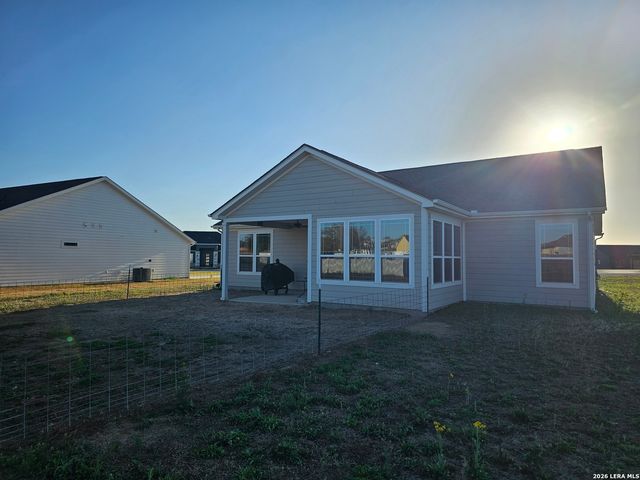 136 Turnberry, La Vernia, TX 78121