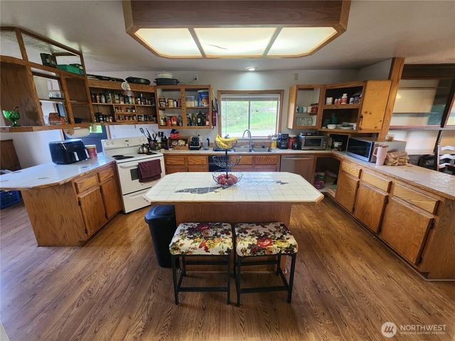 663 Whiskey Creek Beach Road, Port Angeles, WA 98363