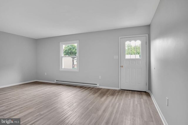 80 QUEEN AVE, Enola, PA 17025
