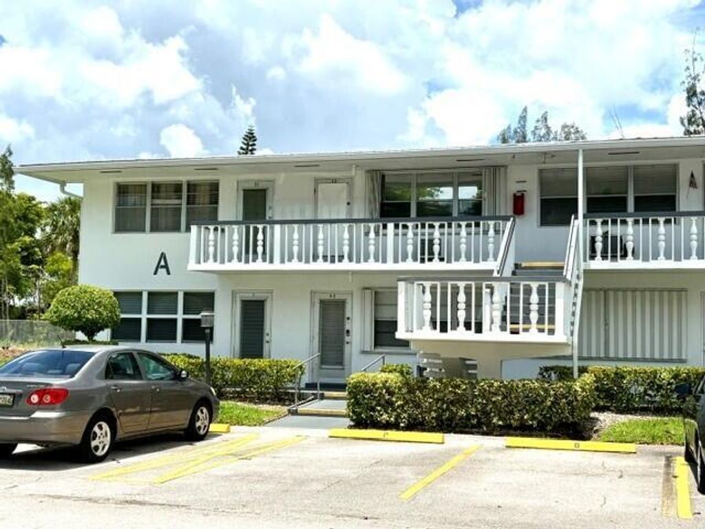 12 Windsor A 12, West Palm Beach, FL 33417
