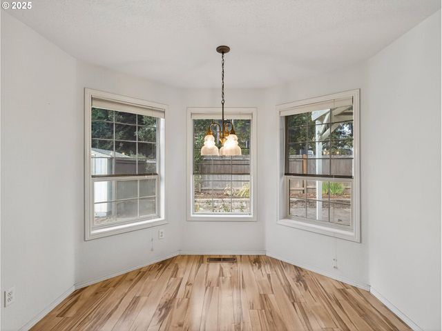 607 Nw HEATH St, Dallas, OR 97338