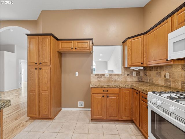 607 Nw HEATH St, Dallas, OR 97338