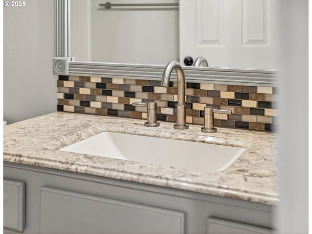 607 Nw HEATH St, Dallas, OR 97338