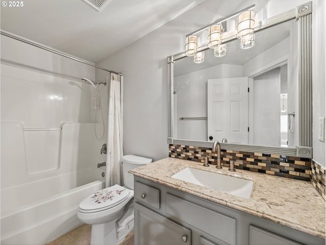 607 Nw HEATH St, Dallas, OR 97338