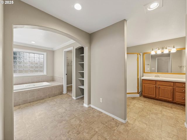 607 Nw HEATH St, Dallas, OR 97338