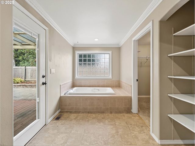 607 Nw HEATH St, Dallas, OR 97338