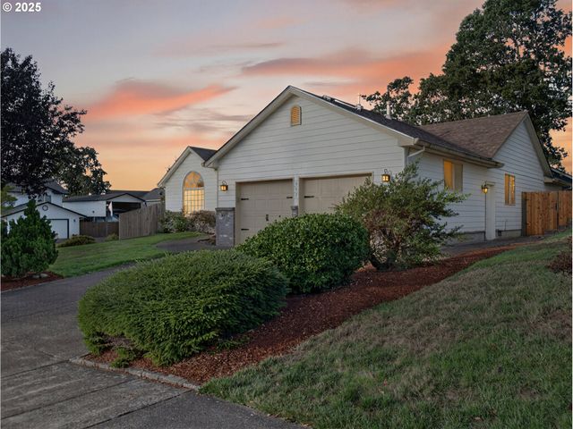 607 Nw HEATH St, Dallas, OR 97338