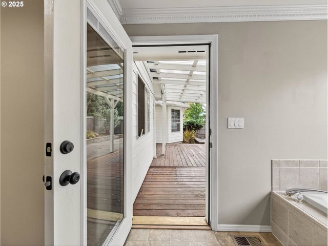 607 Nw HEATH St, Dallas, OR 97338