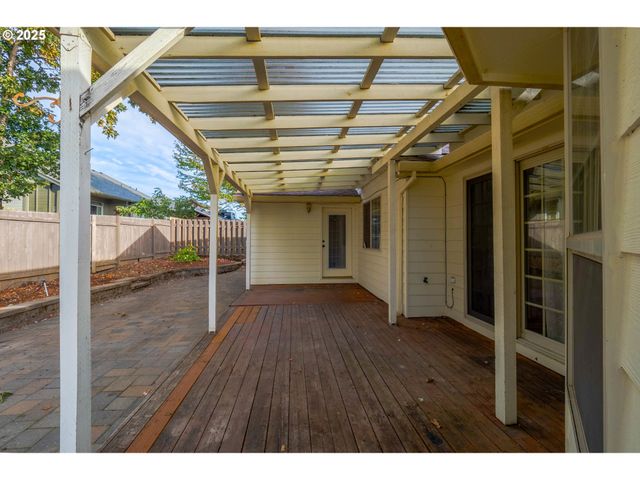 607 Nw HEATH St, Dallas, OR 97338