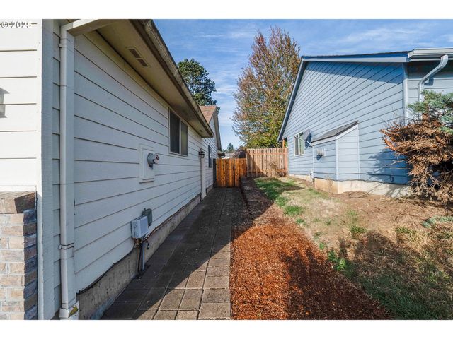 607 Nw HEATH St, Dallas, OR 97338