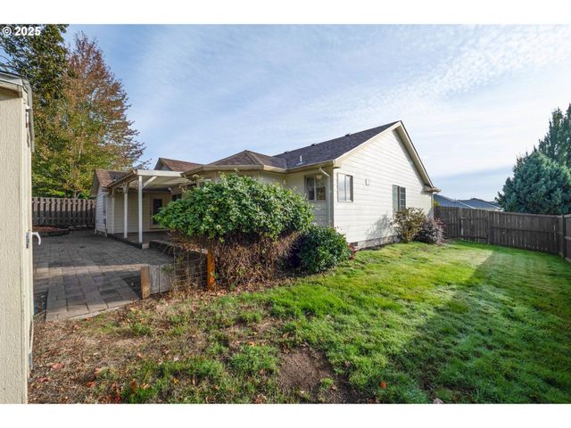 607 Nw HEATH St, Dallas, OR 97338