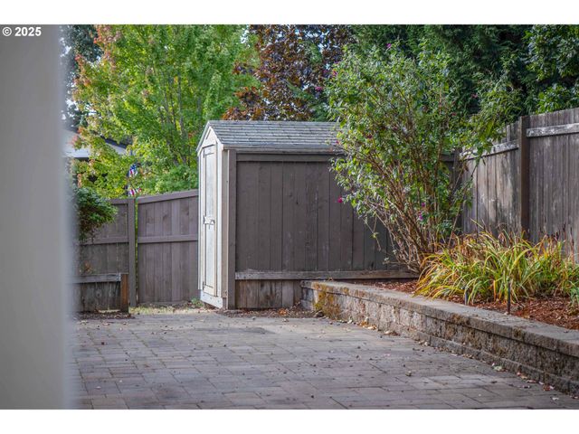 607 Nw HEATH St, Dallas, OR 97338