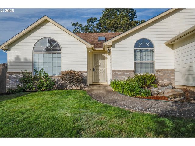 607 Nw HEATH St, Dallas, OR 97338