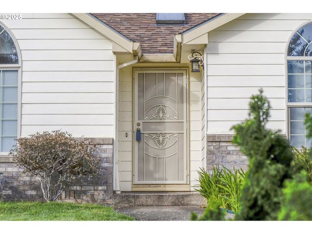 607 Nw HEATH St, Dallas, OR 97338