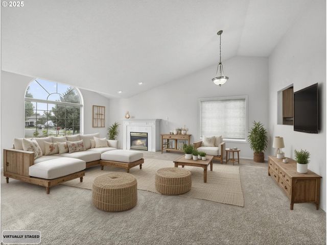 607 Nw HEATH St, Dallas, OR 97338