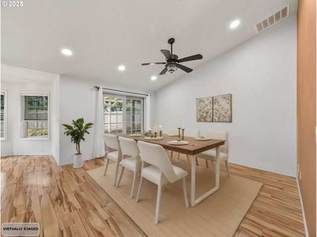 607 Nw HEATH St, Dallas, OR 97338