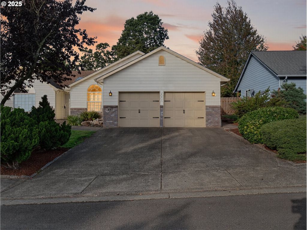 607 Nw HEATH St, Dallas, OR 97338