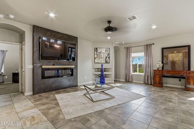 1621 ROCK DOVE Lane, El Paso, TX 79911