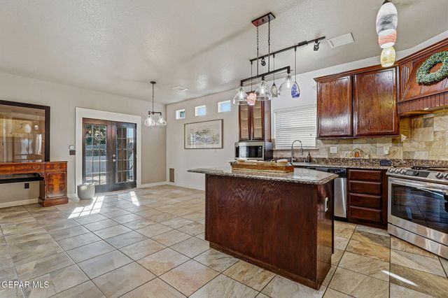 1621 ROCK DOVE Lane, El Paso, TX 79911