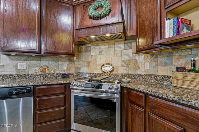 1621 ROCK DOVE Lane, El Paso, TX 79911