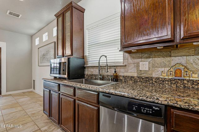 1621 ROCK DOVE Lane, El Paso, TX 79911