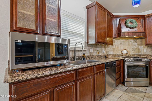 1621 ROCK DOVE Lane, El Paso, TX 79911