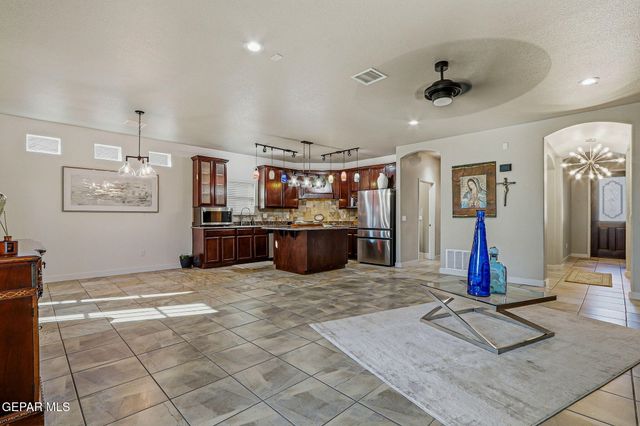 1621 ROCK DOVE Lane, El Paso, TX 79911