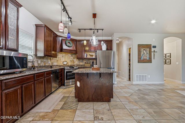 1621 ROCK DOVE Lane, El Paso, TX 79911
