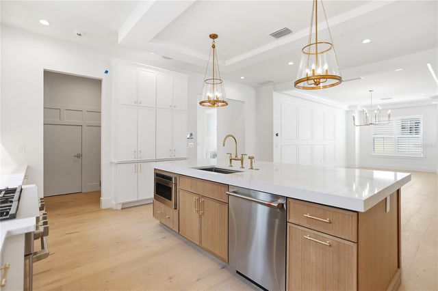 9 E NEWELL STREET, Winter Garden, FL 34787