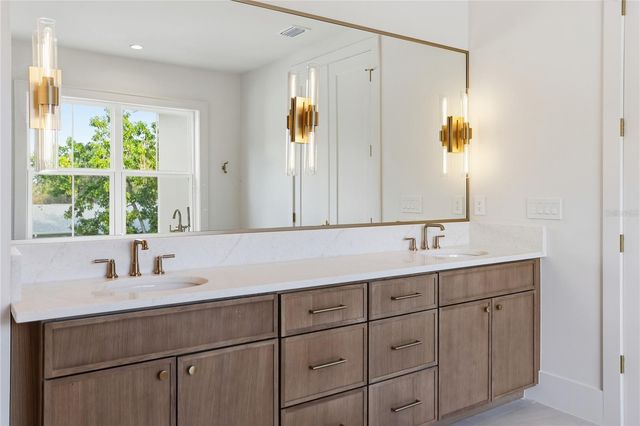 9 E NEWELL STREET, Winter Garden, FL 34787