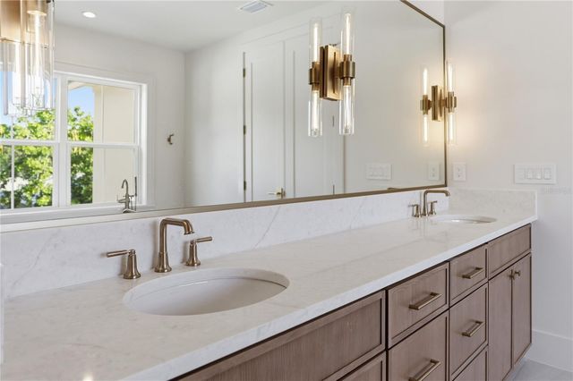 9 E NEWELL STREET, Winter Garden, FL 34787