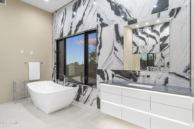 6816 E Stagecoach Pass --, Carefree, AZ 85377