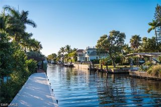 555 17th AVE S, Naples, FL 34102