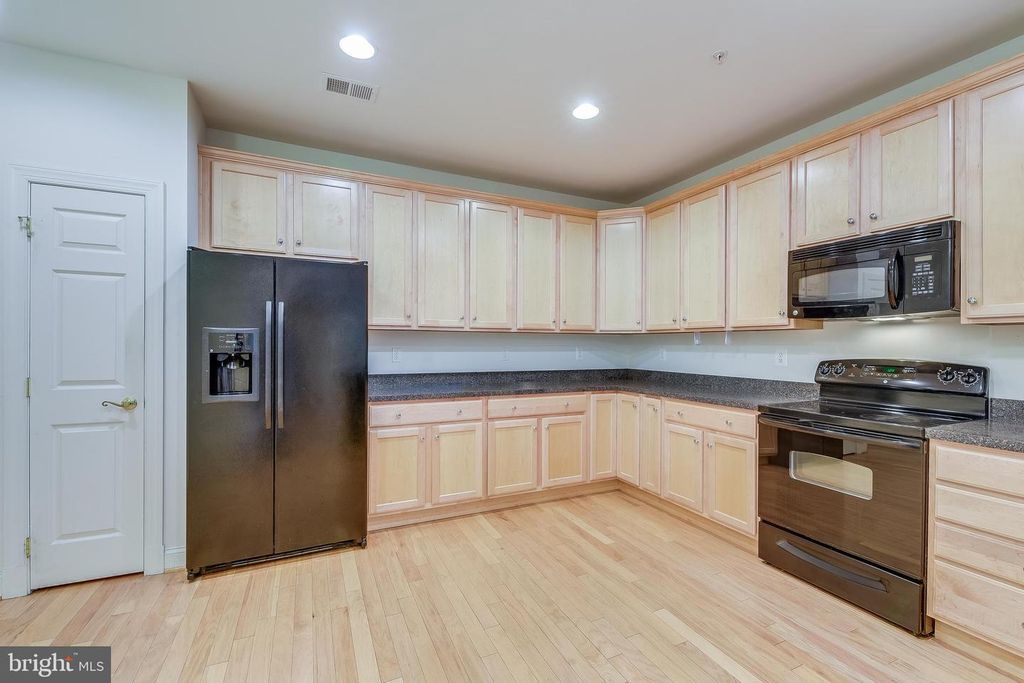 Image 18 of property listing at 8535 VETERANS HWY #104, Millersville, MD 21108