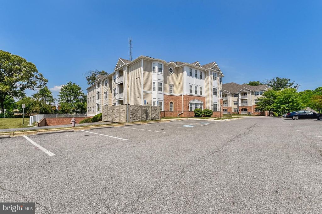 Image 5 of property listing at 8535 VETERANS HWY #104, Millersville, MD 21108