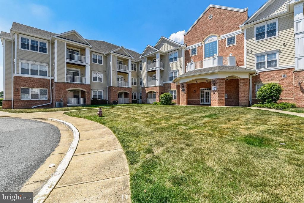 Image 6 of property listing at 8535 VETERANS HWY #104, Millersville, MD 21108
