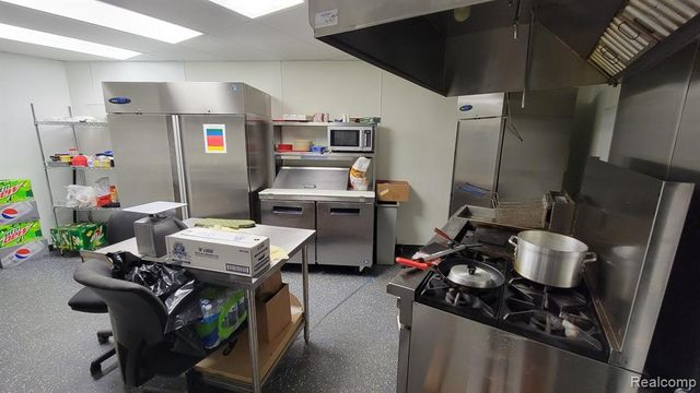 27531 Grand River Street, Livonia, MI 48152