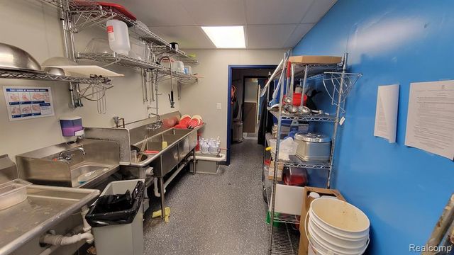 27531 Grand River Street, Livonia, MI 48152
