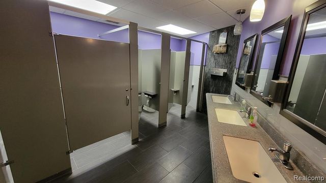 27531 Grand River Street, Livonia, MI 48152