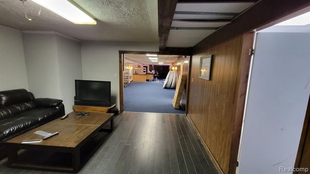 27531 Grand River Street, Livonia, MI 48152