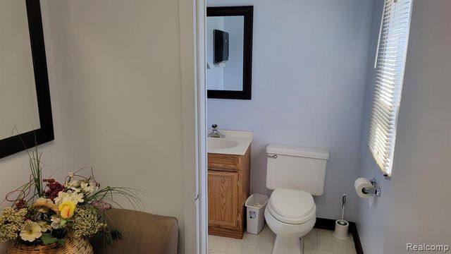 27531 Grand River Street, Livonia, MI 48152