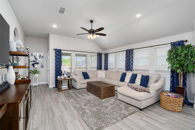 343 Winterwood Drive, Lavon, TX 75166