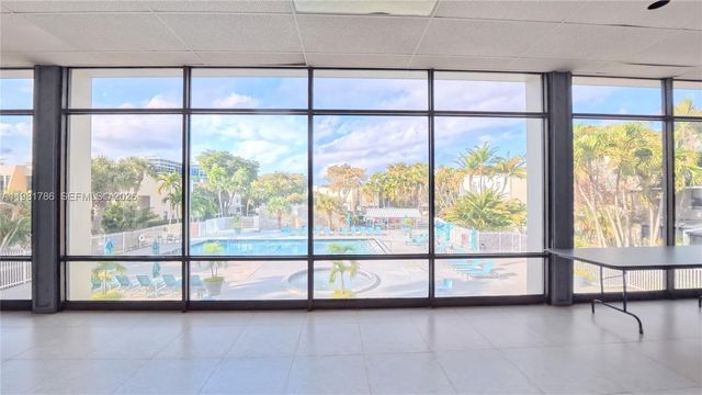 20300 W Country Club Dr PH18-3, Aventura, FL 33180