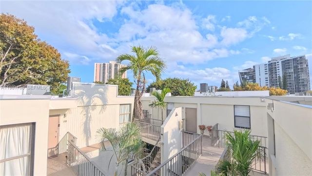20300 W Country Club Dr PH18-3, Aventura, FL 33180