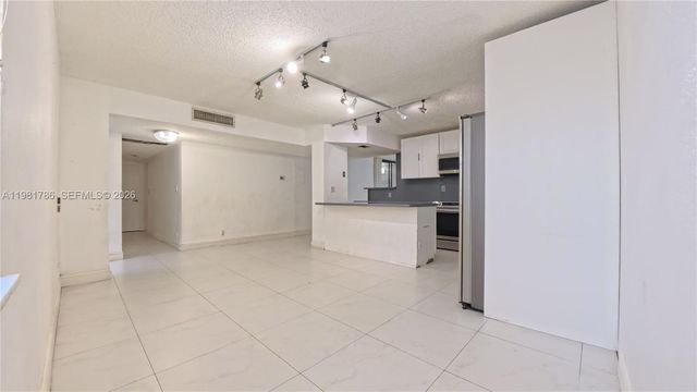 20300 W Country Club Dr PH18-3, Aventura, FL 33180